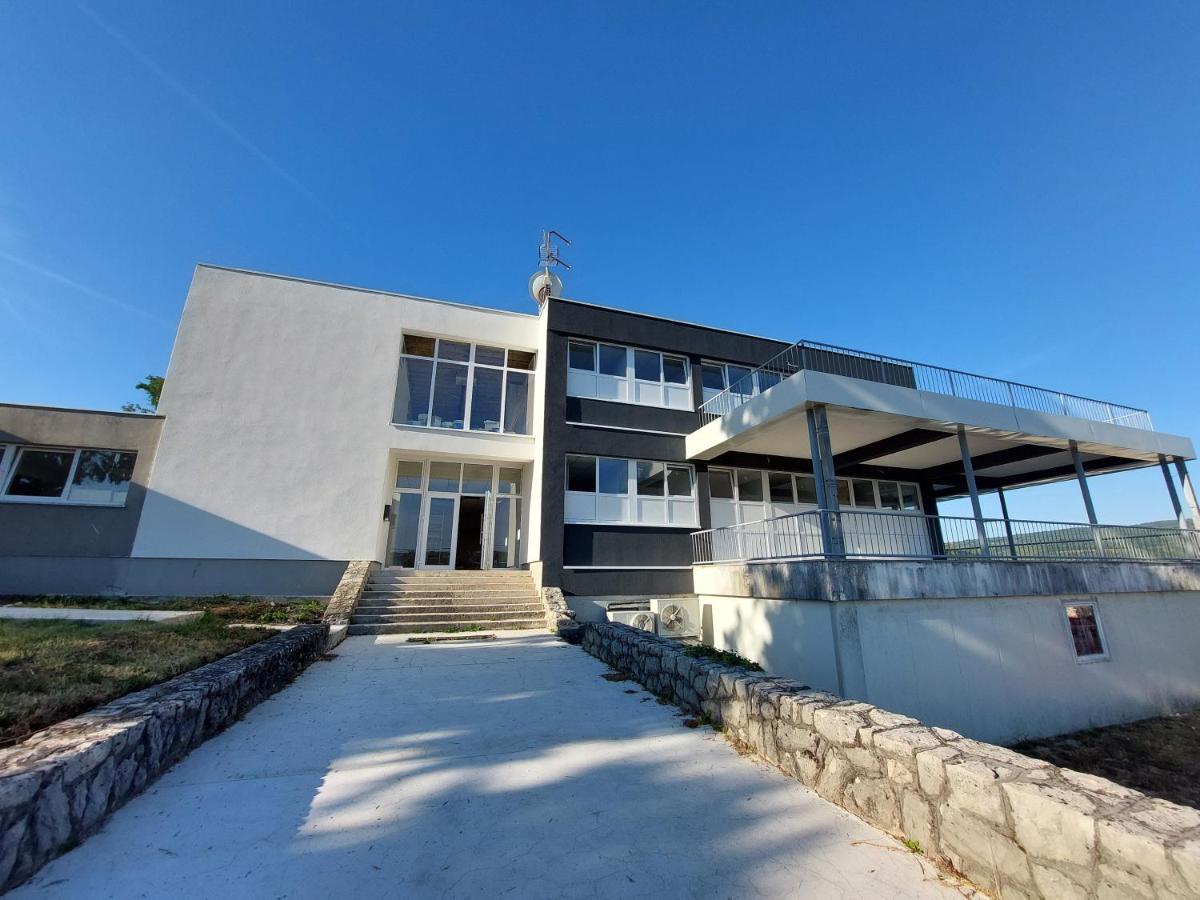 Hotel Potpićan Екстериор снимка