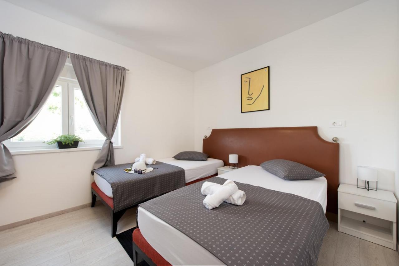 Hotel Potpićan Екстериор снимка