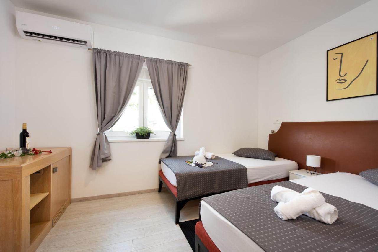 Hotel Potpićan Екстериор снимка