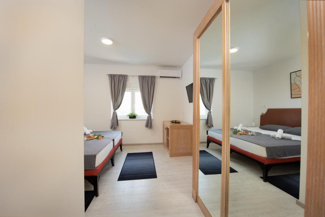Hotel Potpićan Екстериор снимка