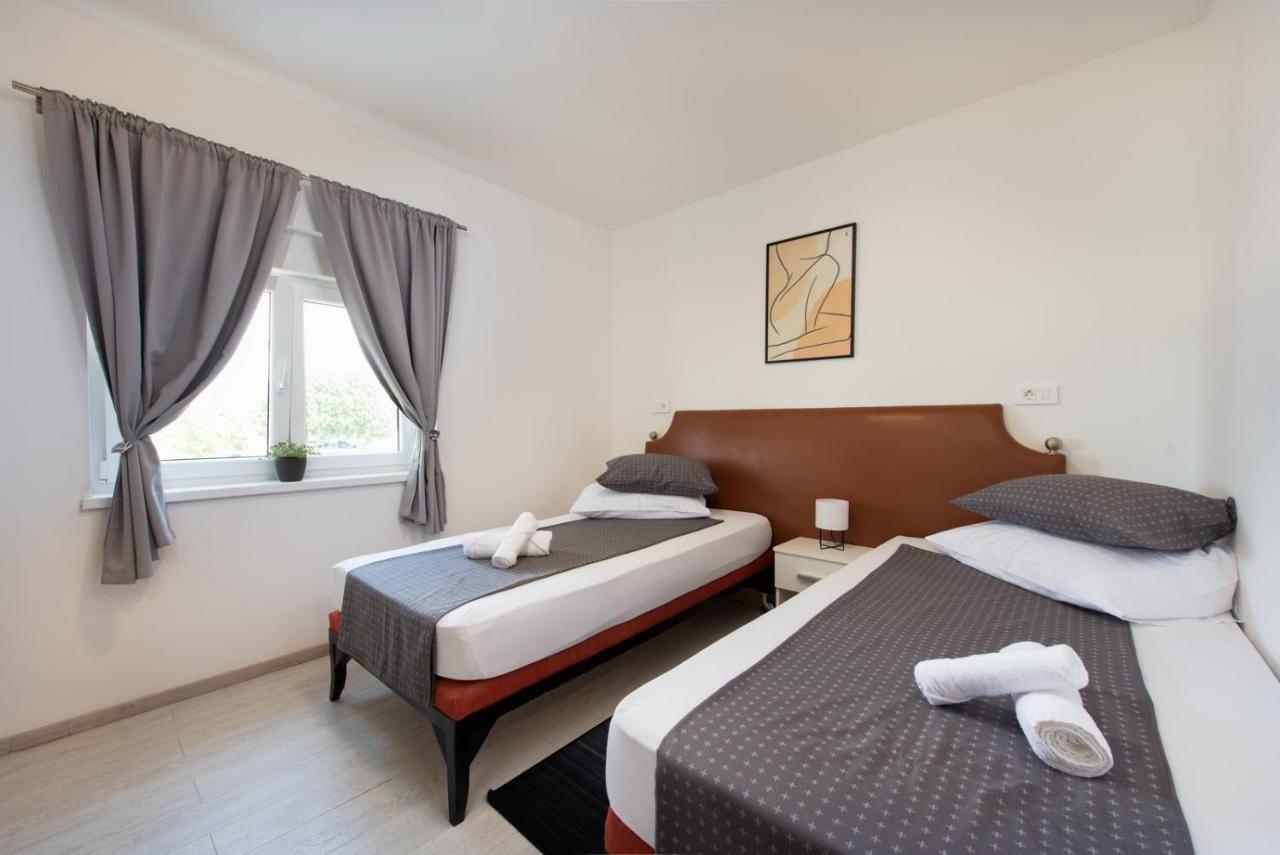 Hotel Potpićan Екстериор снимка
