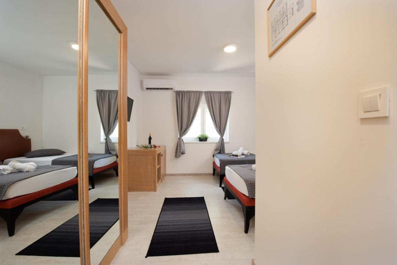 Hotel Potpićan Екстериор снимка