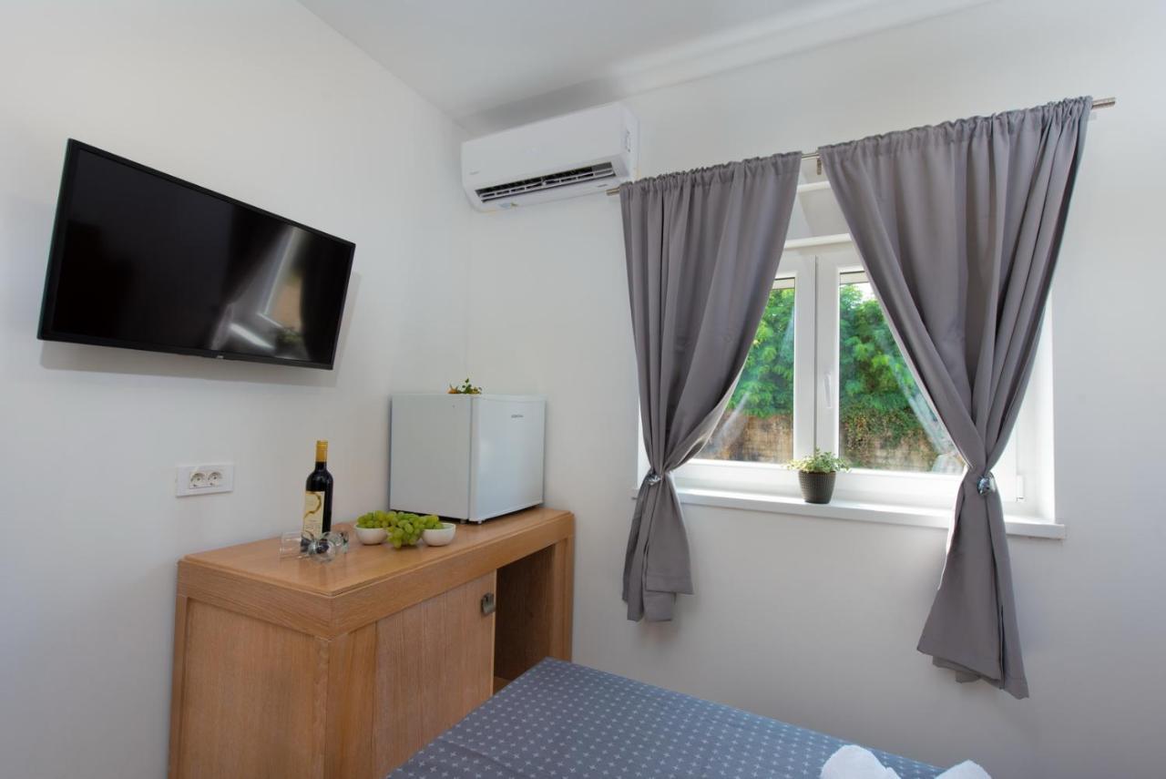 Hotel Potpićan Екстериор снимка